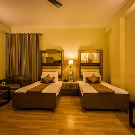 The Suncourt Hotel Yatri Nueva Delhi Exterior foto