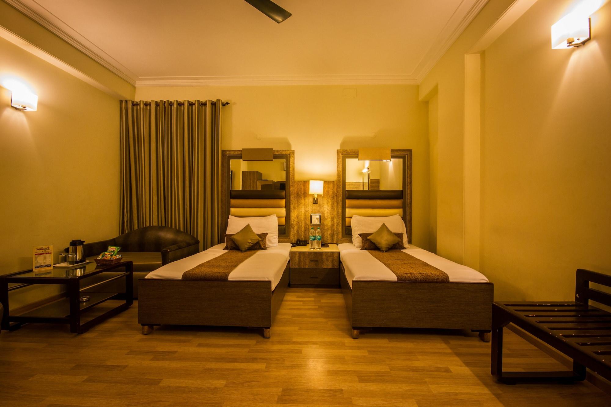 The Suncourt Hotel Yatri Nueva Delhi Exterior foto