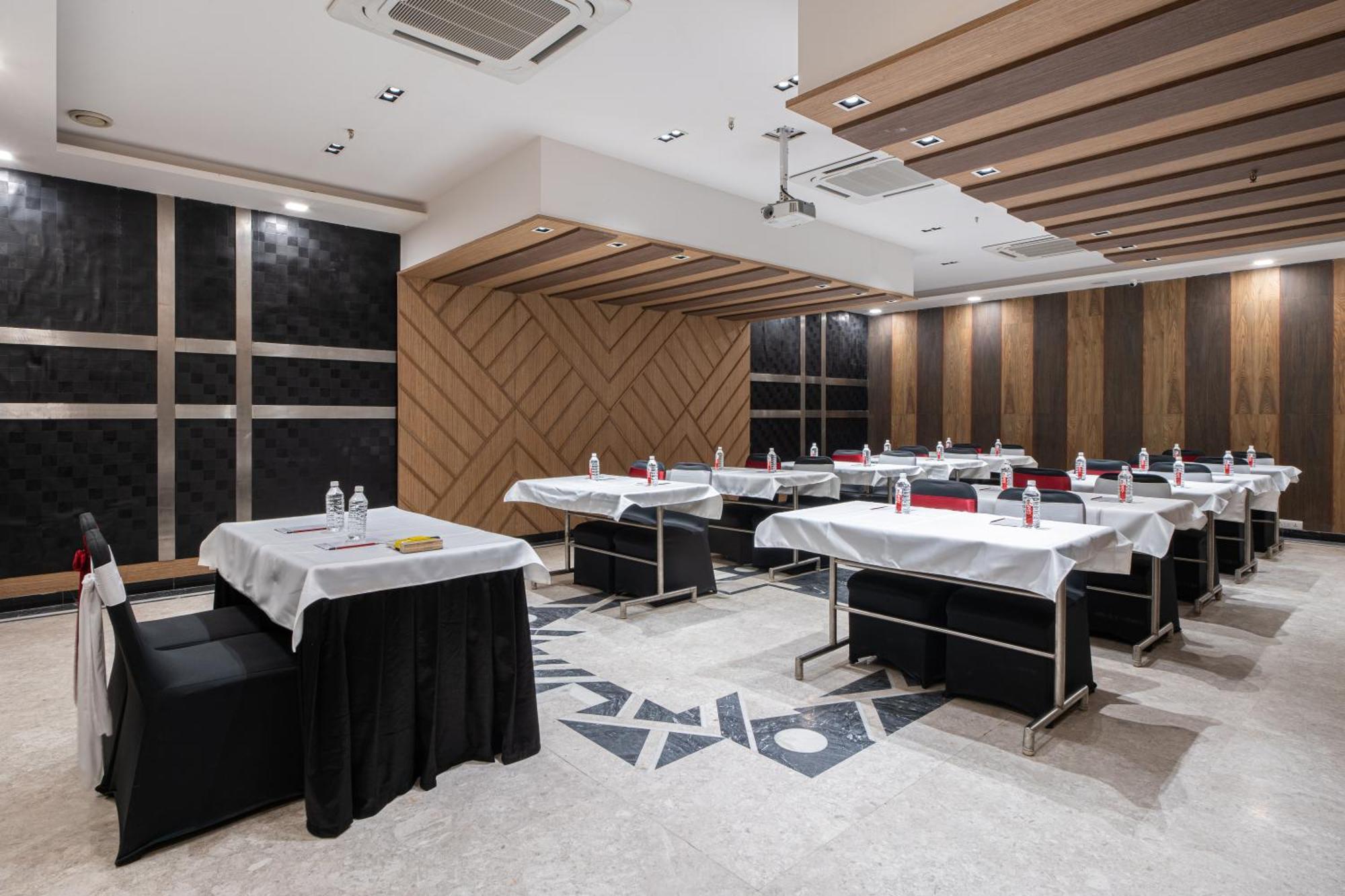 The Suncourt Hotel Yatri Delhi  Exterior foto