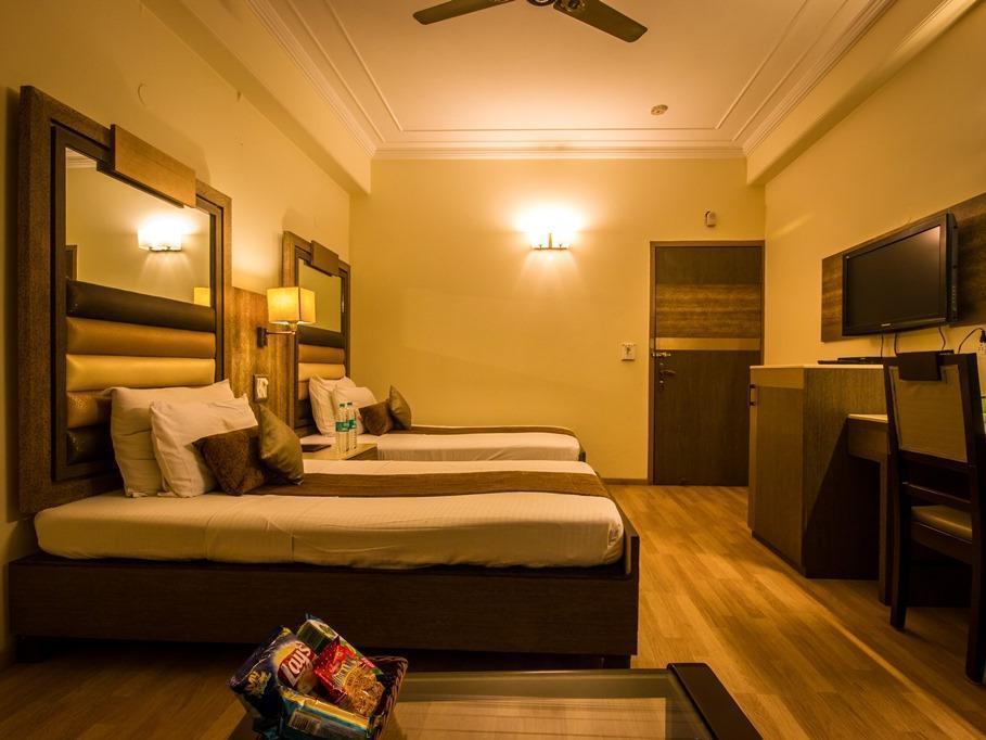The Suncourt Hotel Yatri Delhi  Exterior foto